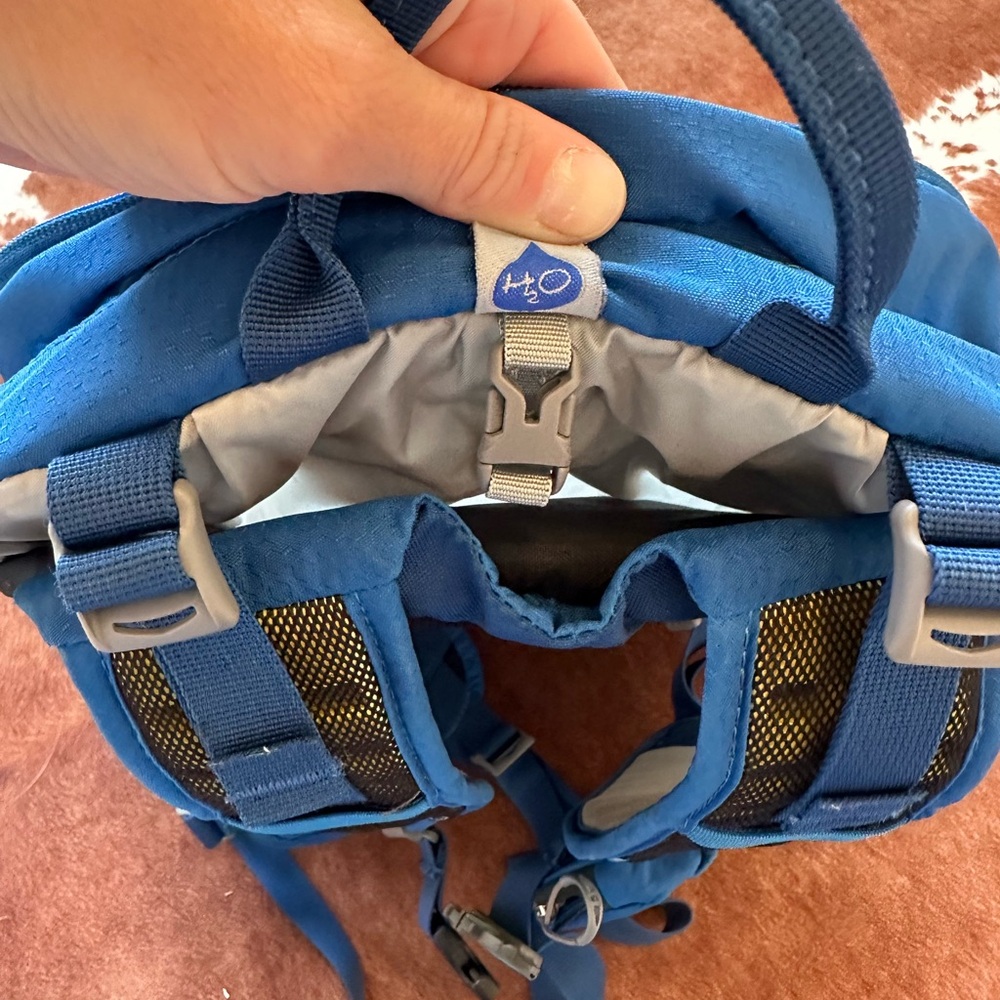 Osprey Packs Escapist 18 Daypack Indigo Blue Backpack - Picture 8 of 10
